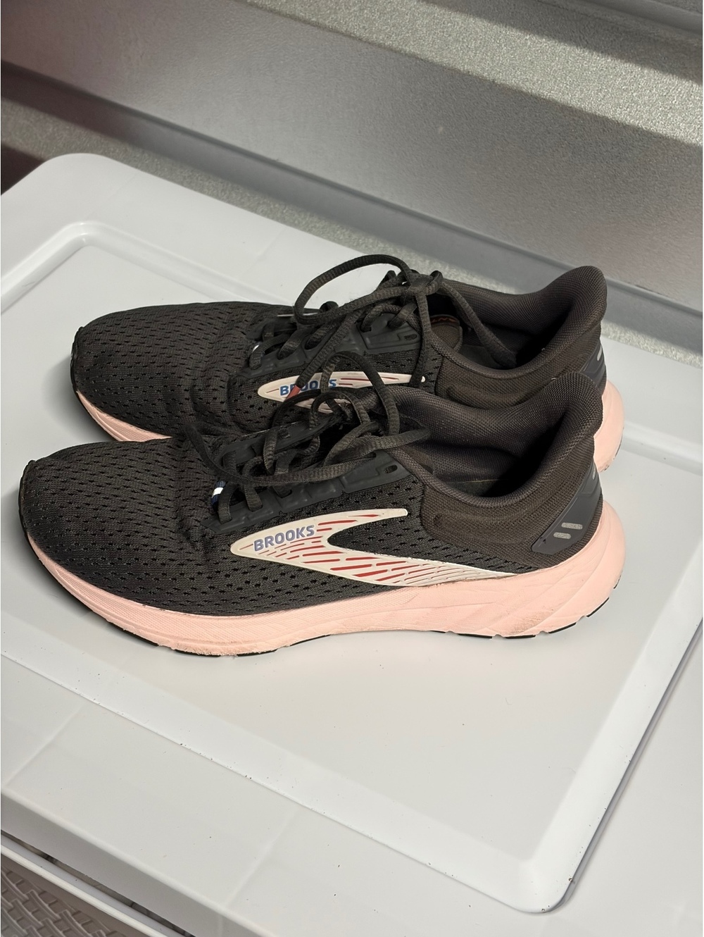 Brooks Women's Running Shoes Black and Pink Size 8